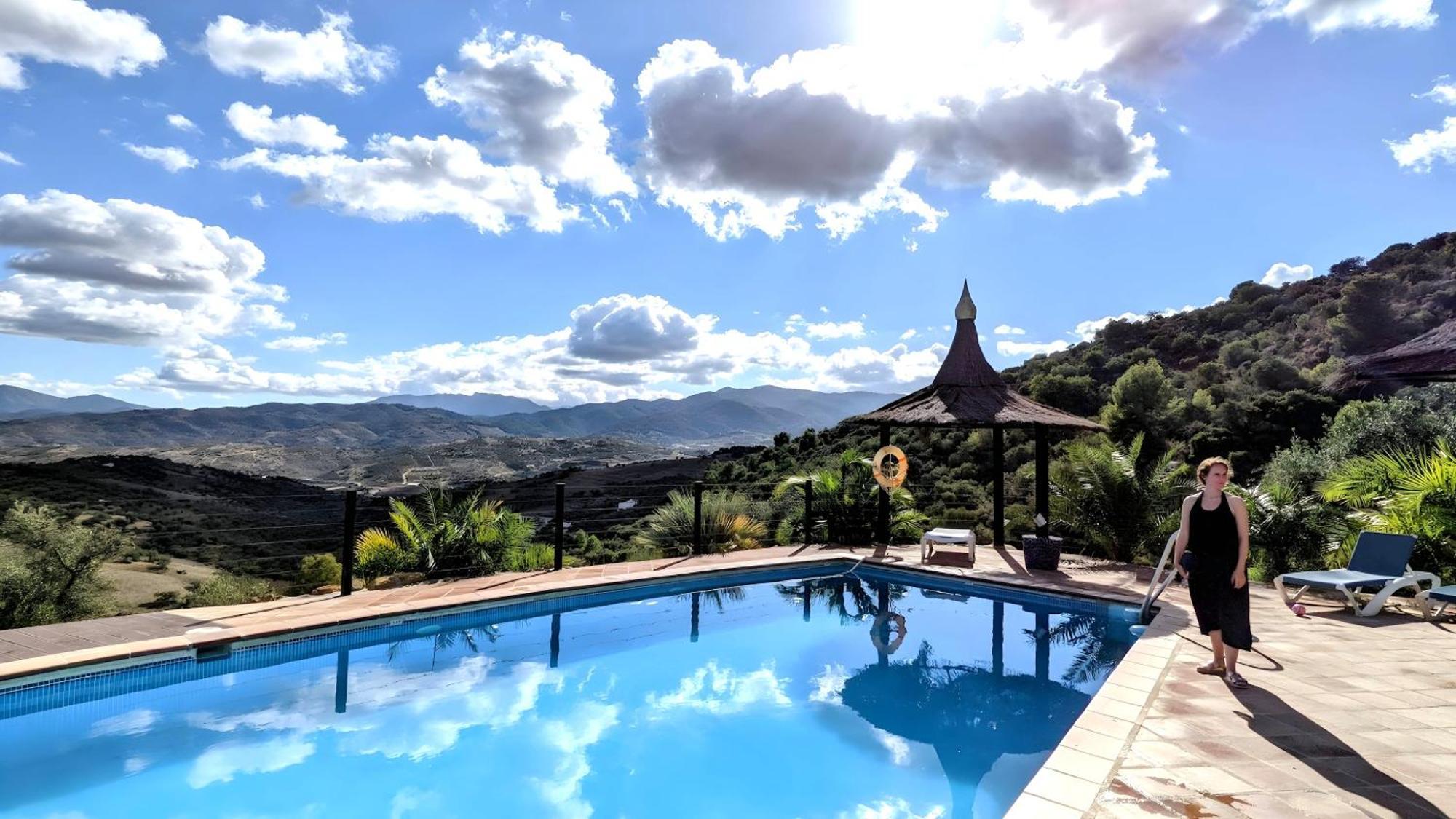 Private Detached Chalet With Own Jacuzzi Mi Dushi Tolox Bagian luar foto