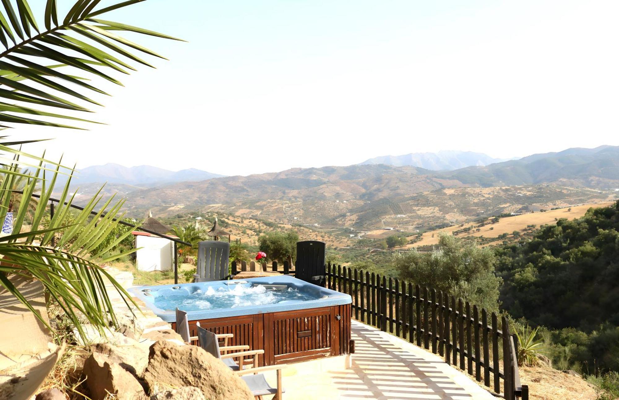 Private Detached Chalet With Own Jacuzzi Mi Dushi Tolox Bagian luar foto