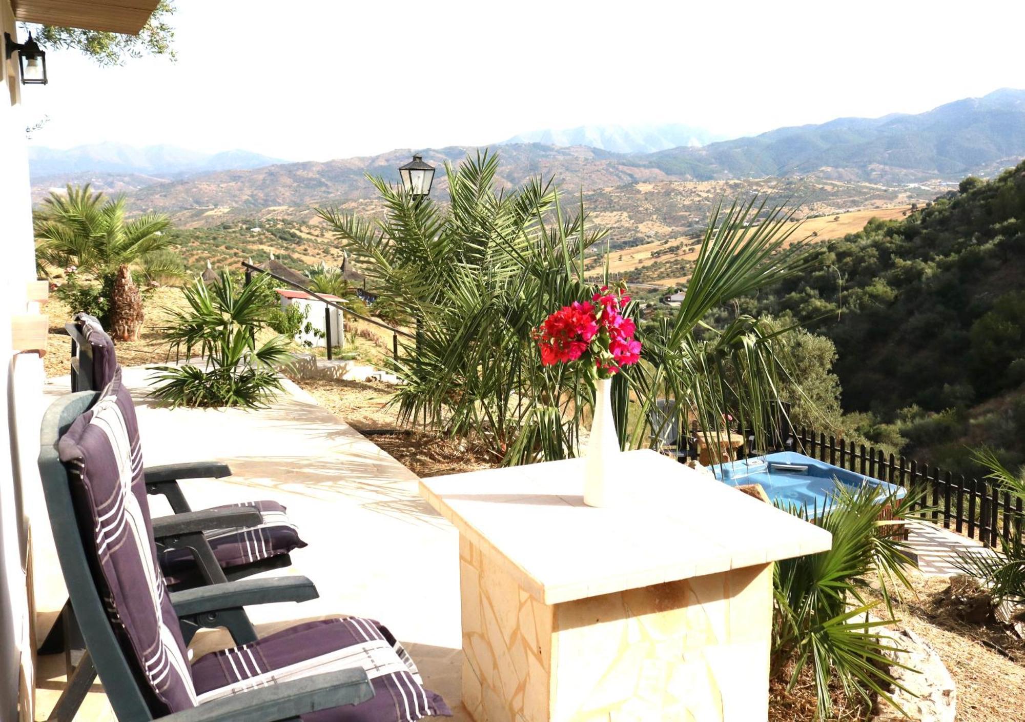 Private Detached Chalet With Own Jacuzzi Mi Dushi Tolox Bagian luar foto