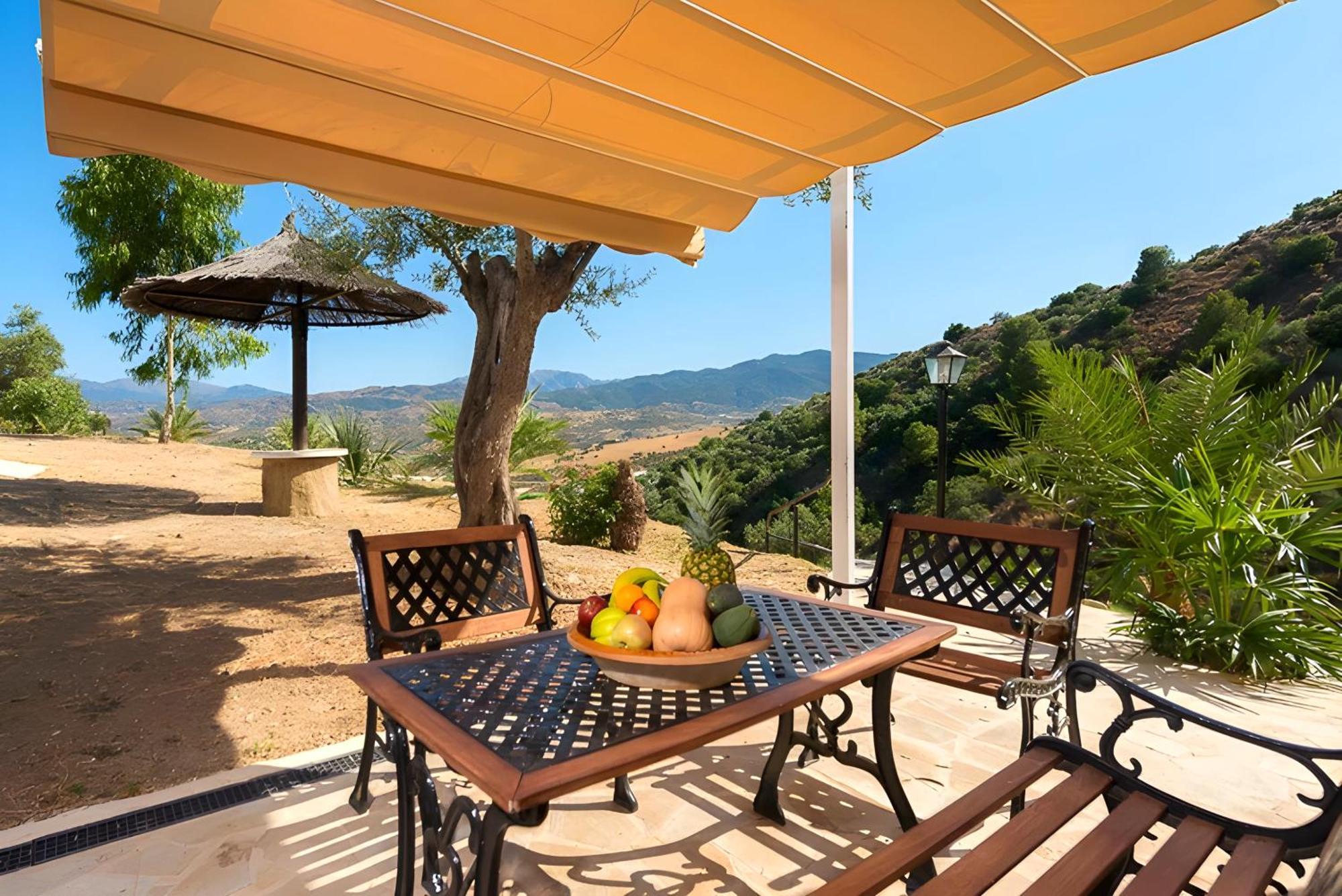 Private Detached Chalet With Own Jacuzzi Mi Dushi Tolox Bagian luar foto