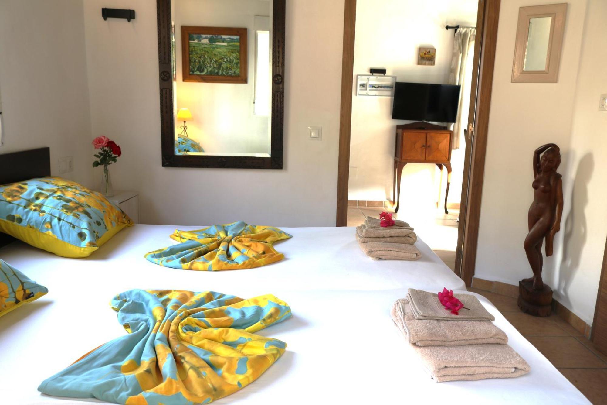 Private Detached Chalet With Own Jacuzzi Mi Dushi Tolox Bagian luar foto